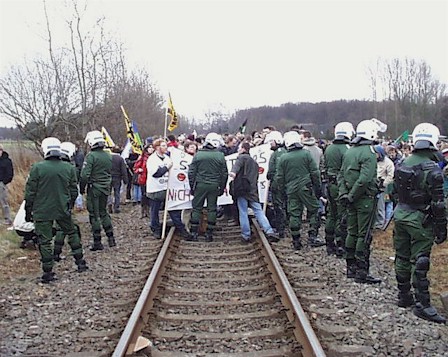Allemagne : Transports atomiques au prix d’un Etat policier 19998-Schiene