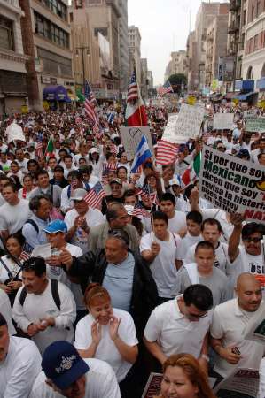 Marée humaine à Los Angeles contre une loi sur l’immigration Los_Angeles3
