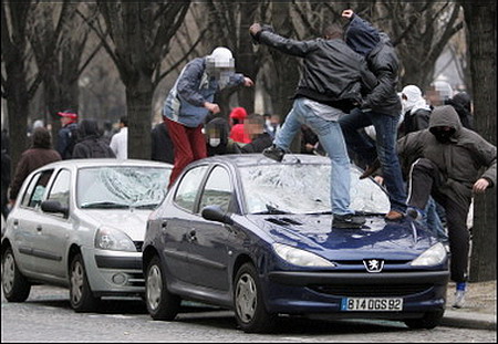 Magouilles police ds manif du 23 ... faire suivre Casseurs