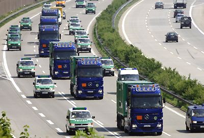 Allemagne : Transports atomiques au prix d’un Etat policier Convoi-autobahn2
