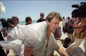 http://bellaciao.org/fr/IMG/jpg/kouchner_riz-f6931.jpg