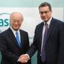 M.YukiyaAmano directeur general de l'AIEA et M.Pierre-Franck Chevet (…)