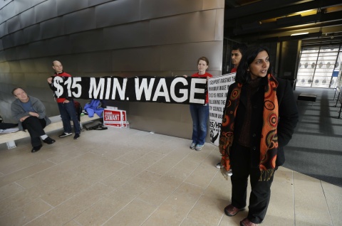 Kshawa Sawant, lors de sa campagne pour le poste de conseillère municipale de Seattle (Etat de Washington, Etats-Unis), le 4 novembre 2013.